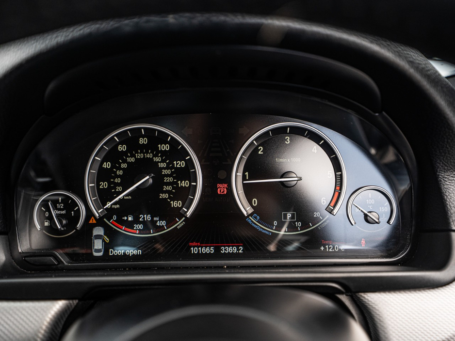 2016 BMW 5 Series - image 25