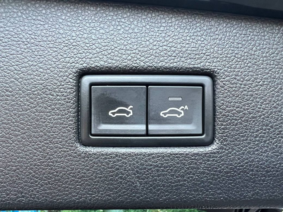 2018 Volkswagen Tiguan - image 15