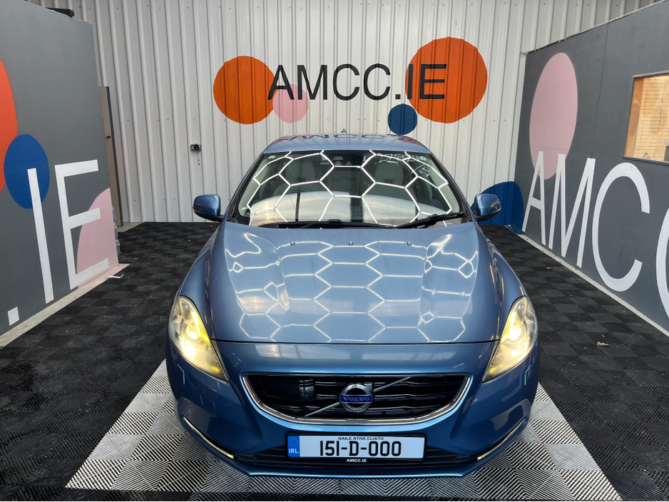 2015 Volvo V40 2015 VOLVO V40 D4 SE 2.0 AUTOMATIC / CRUISE CONTROL / REVERSE CAMERA / PADDLE SHIFTERS