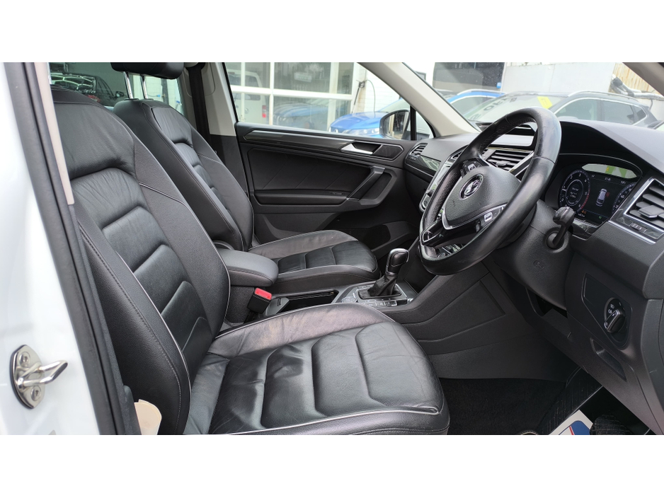 2017 Volkswagen Tiguan - image 9