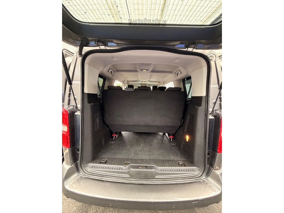 2019 Citroen Dispatch - image 9