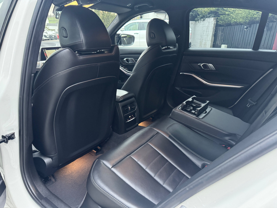 2021 BMW 3 Series - image 20