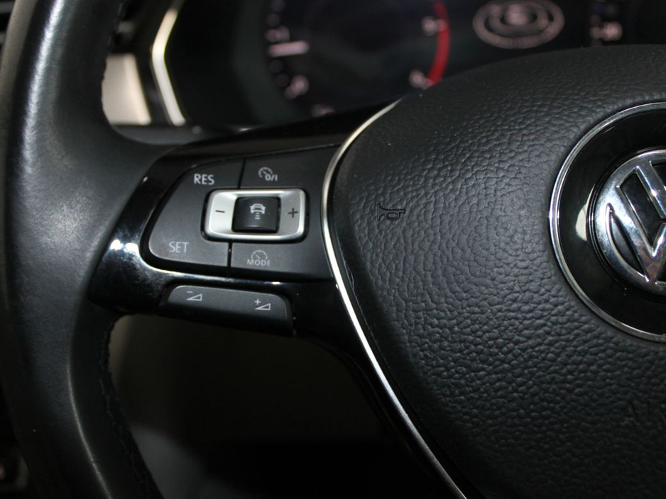 2018 Volkswagen Passat - image 23