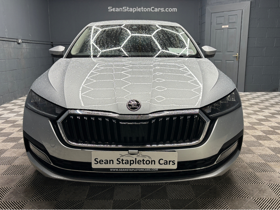 2021 Skoda Octavia - image 5