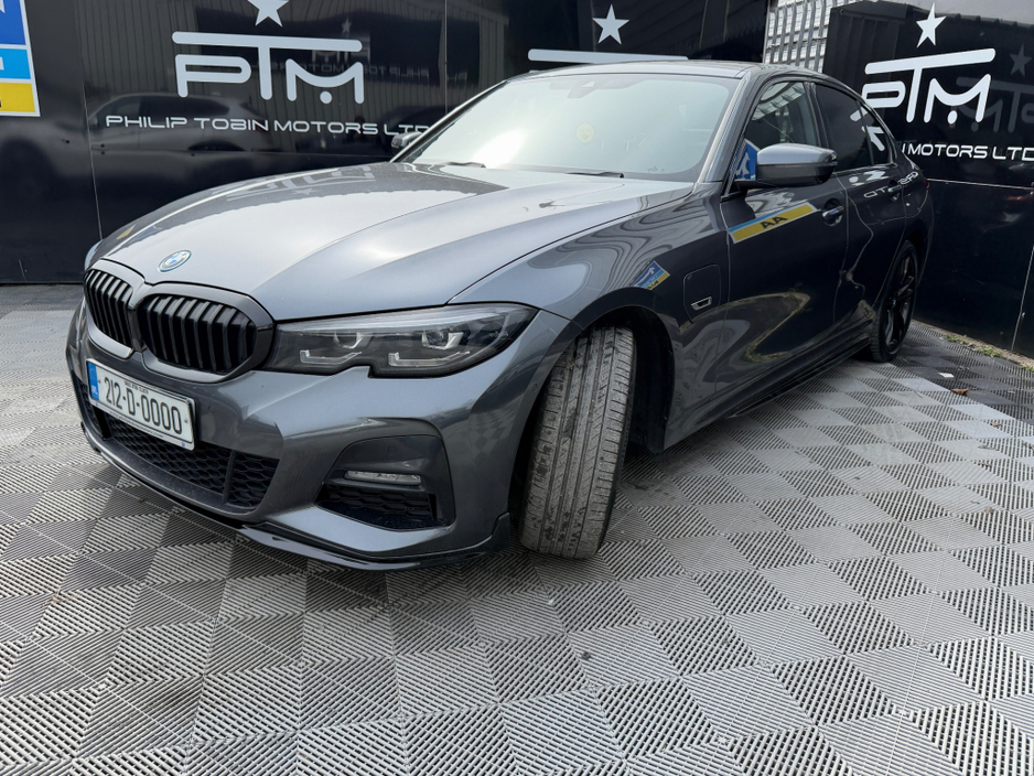 2021 BMW 3 Series - image 4