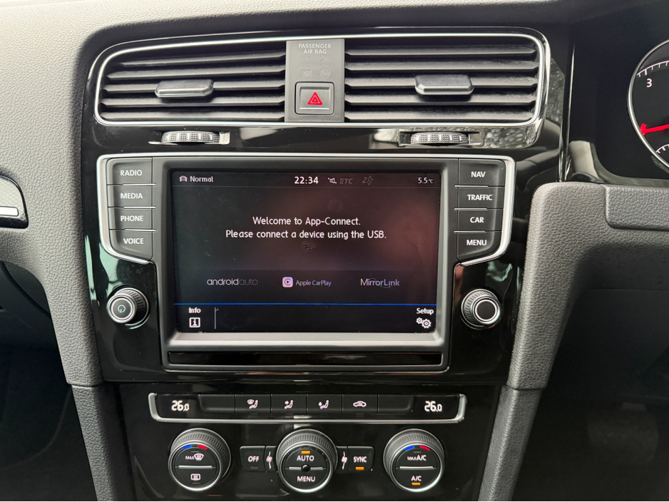 2016 Volkswagen Golf - image 17