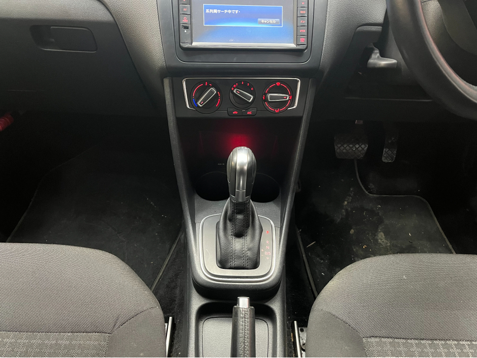 2014 Volkswagen Polo - image 17