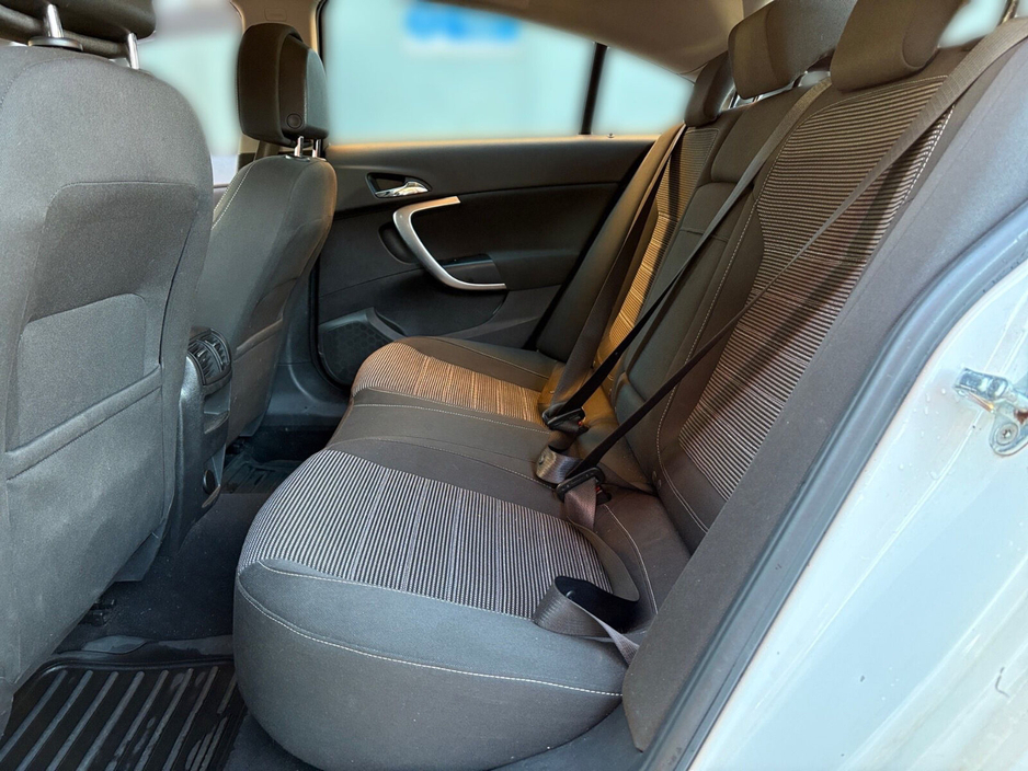 2010 Opel Insignia - image 15