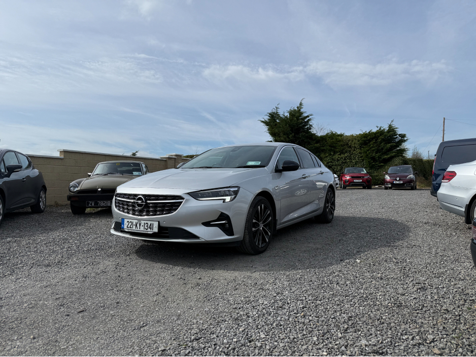 2022 Opel Insignia - image 2
