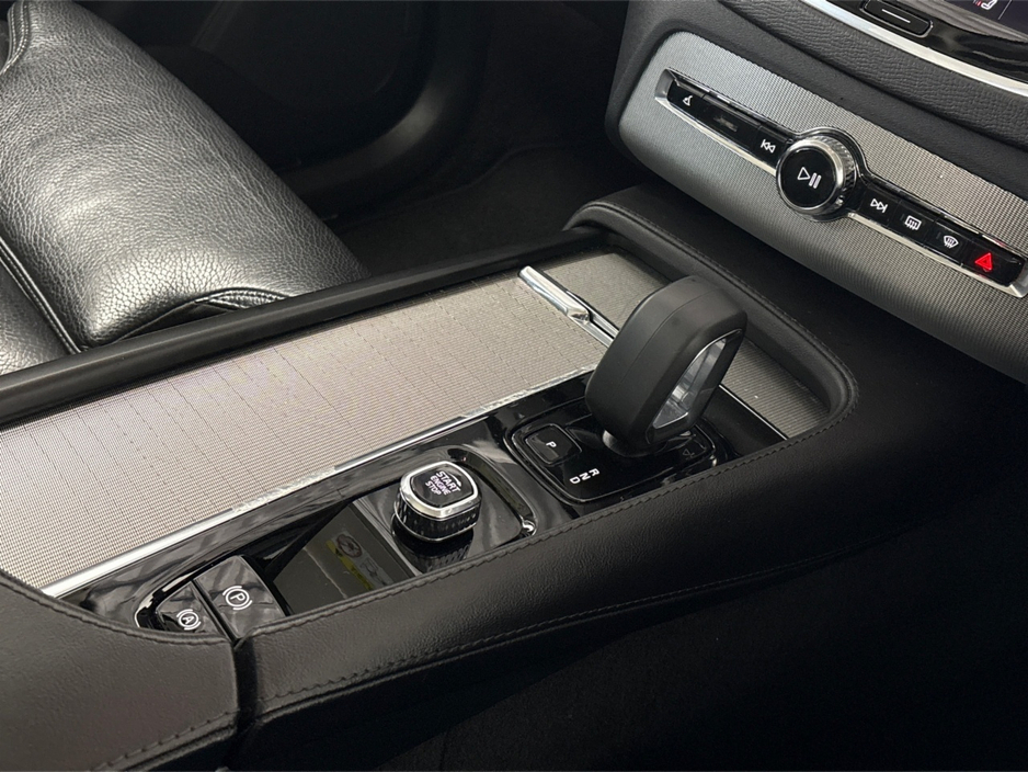 2022 Volvo XC90 2.0 T8**7 SEATER**BLACK LEATHER INTERIOR**FRONT HEATED ELECTRIC MEMORY SEATS**HEATED MULTIFUNCTIONAL STEERING WHEEL**TOUCH SCREEN DIGITAL MEDIA DISPLAY**REVERSE CAMERA*KEYLESS START*ELECTRIC TAILGATE* €53,995