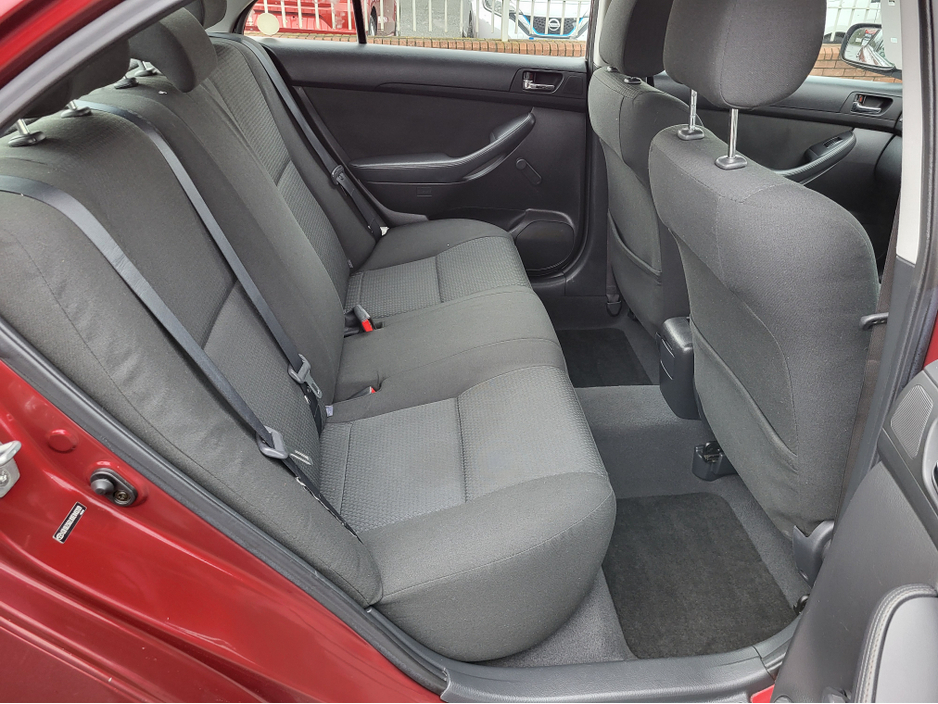 2006 Toyota Avensis - image 14