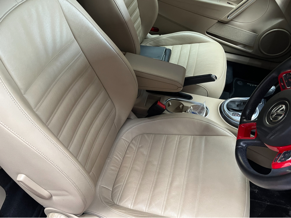 2018 Volkswagen Beetle - image 10