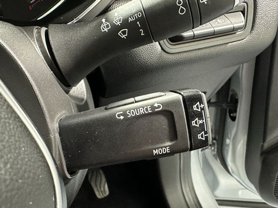 2020 Renault Captur - image 24