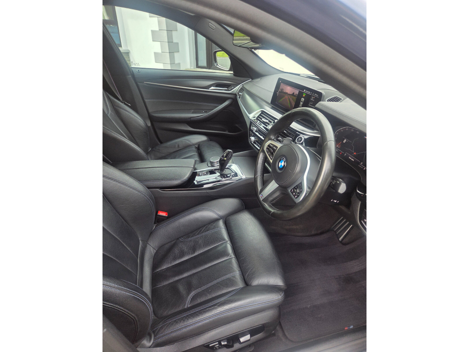 2021 BMW 5 Series - image 10