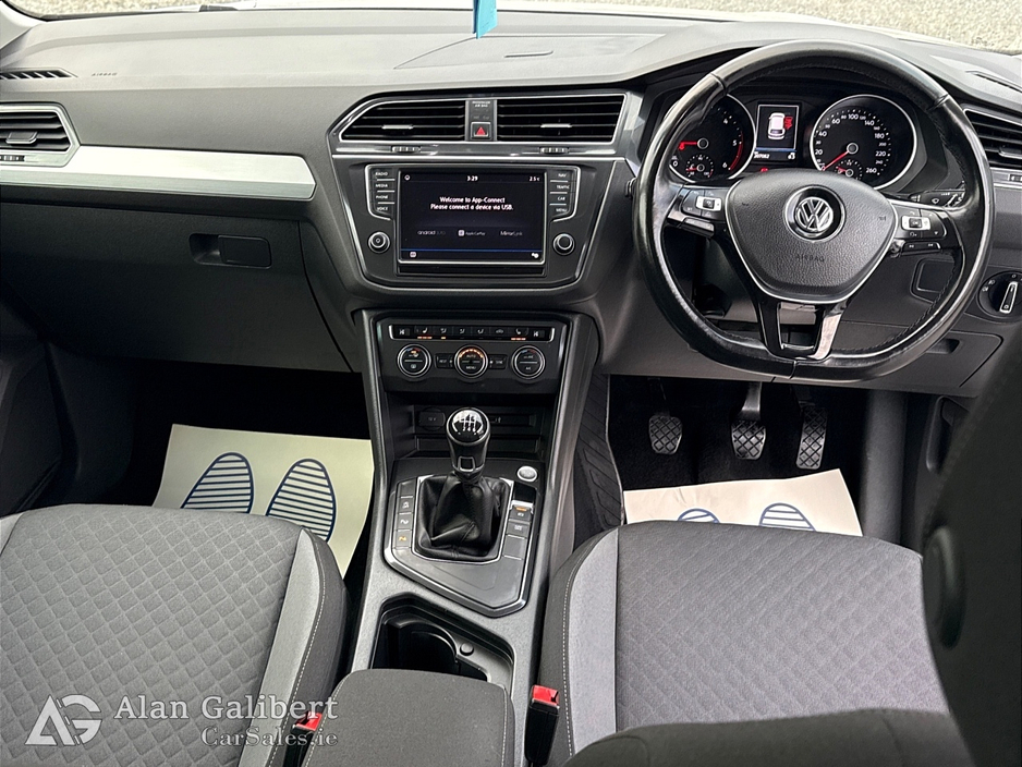 2017 Volkswagen Tiguan - image 11