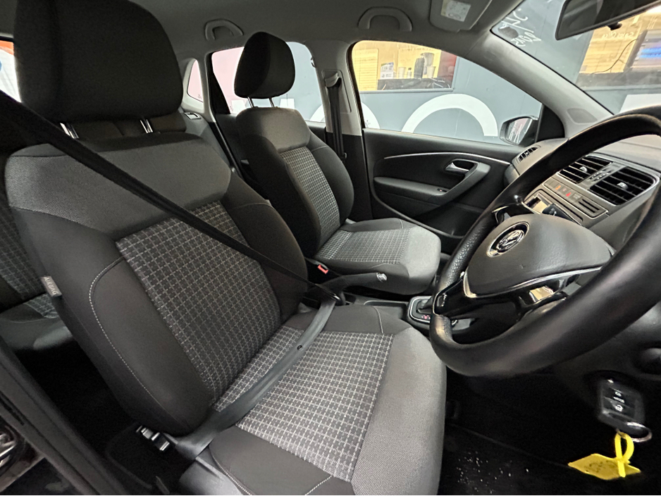 2015 Volkswagen Polo - image 6