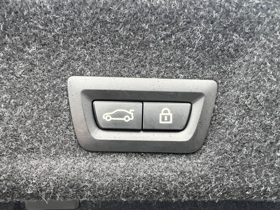 2021 BMW 3 Series - image 14