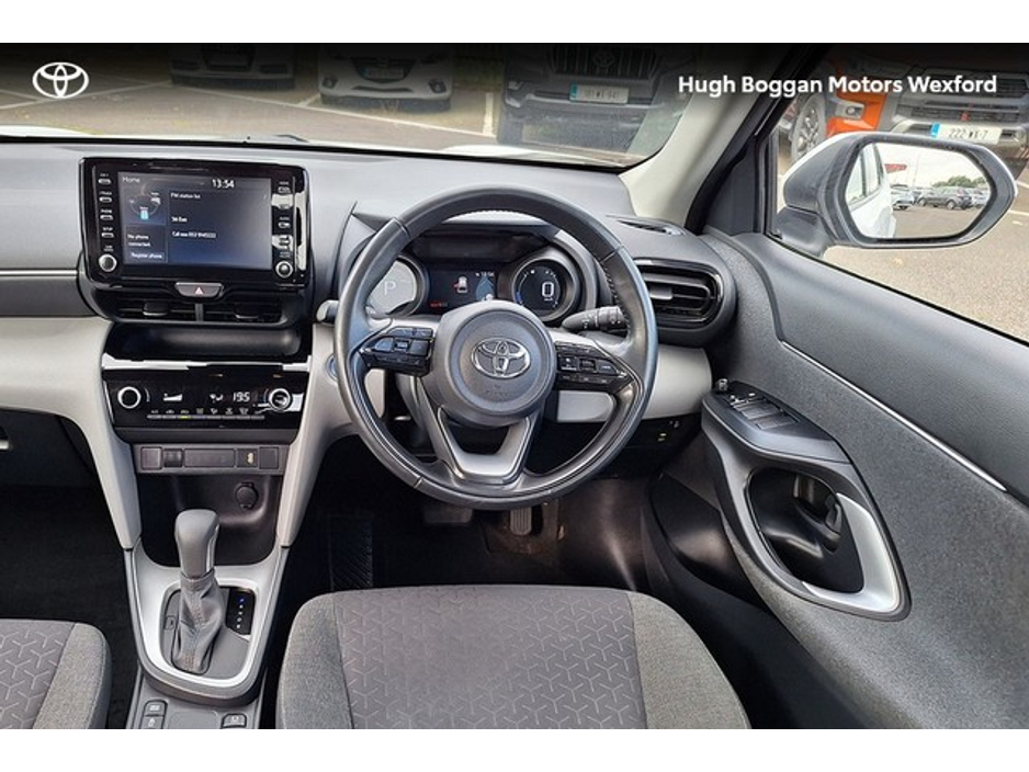 2023 Toyota Yaris Cross - image 7