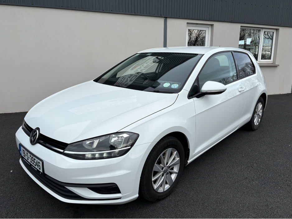 2019 Volkswagen Golf - image 2