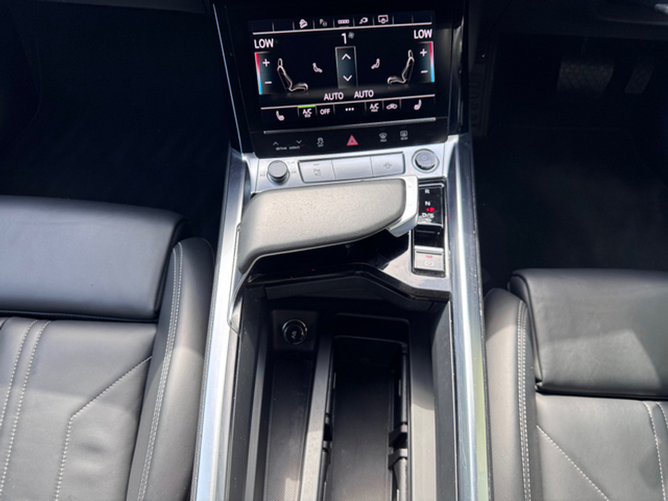 2022 Audi e-tron - image 6