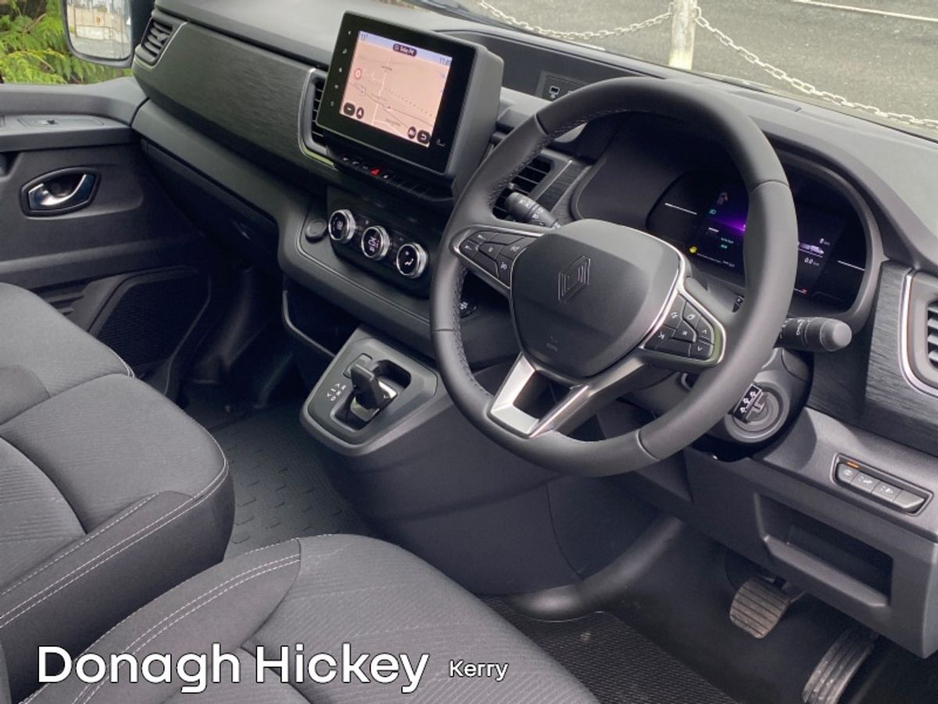 2026 Renault Trafic - image 5