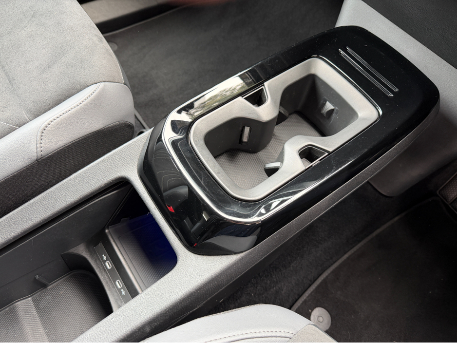 2023 Volkswagen ID.4 - image 19