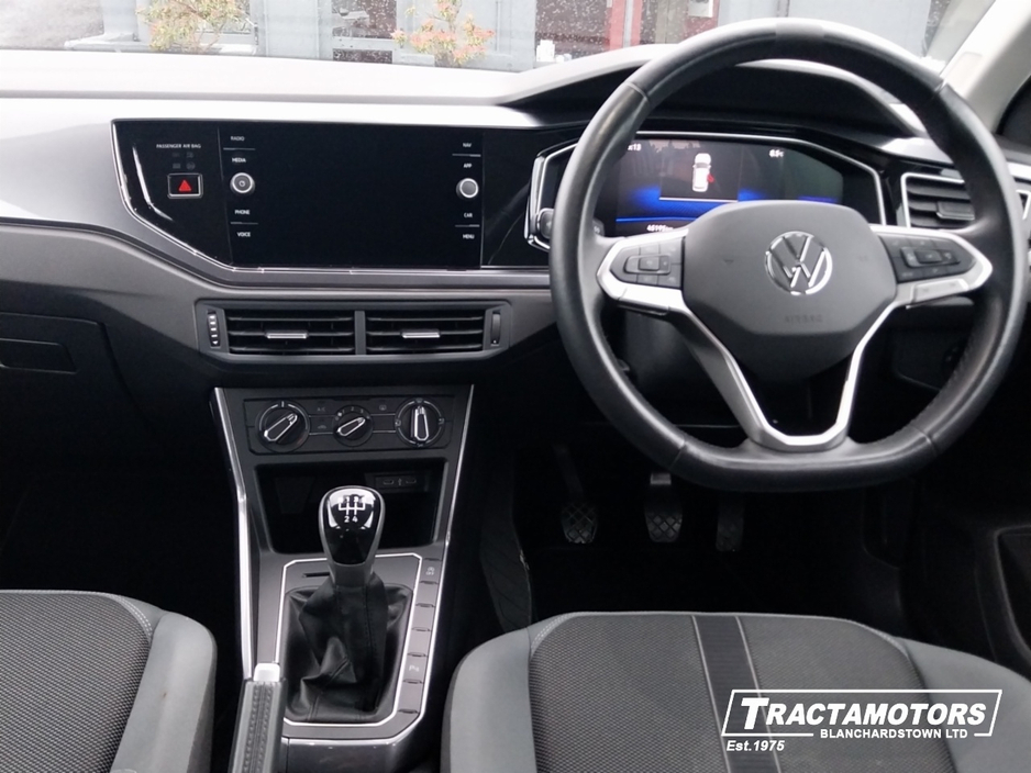 2024 Volkswagen Polo - image 2