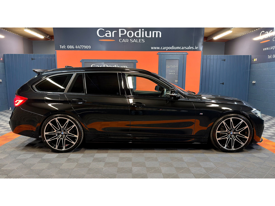 2017 BMW 3 Series - image 16