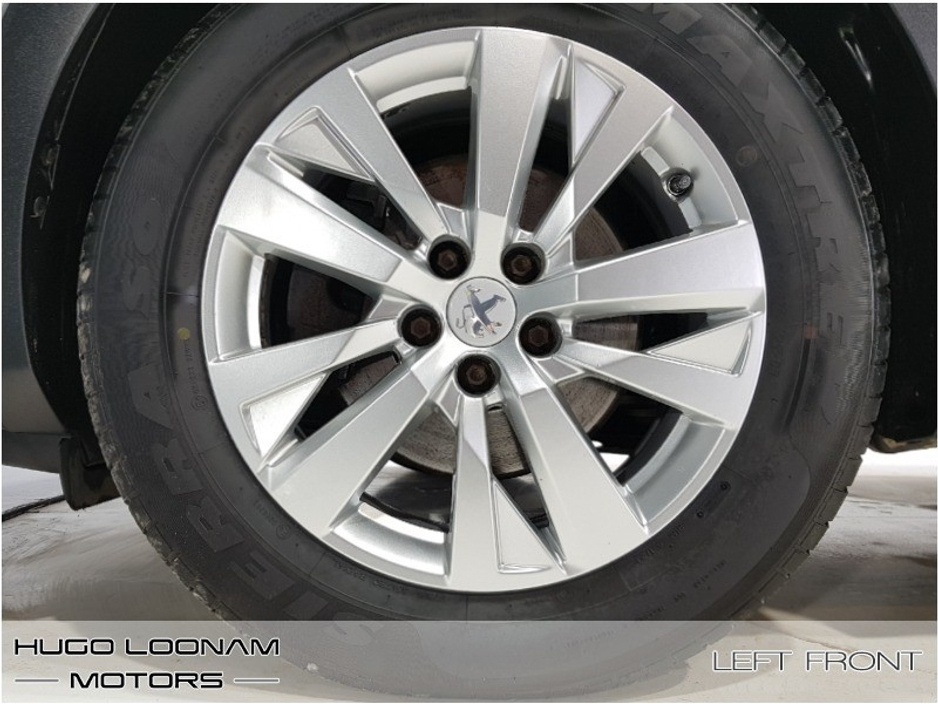 2018 Peugeot 5008 - image 17