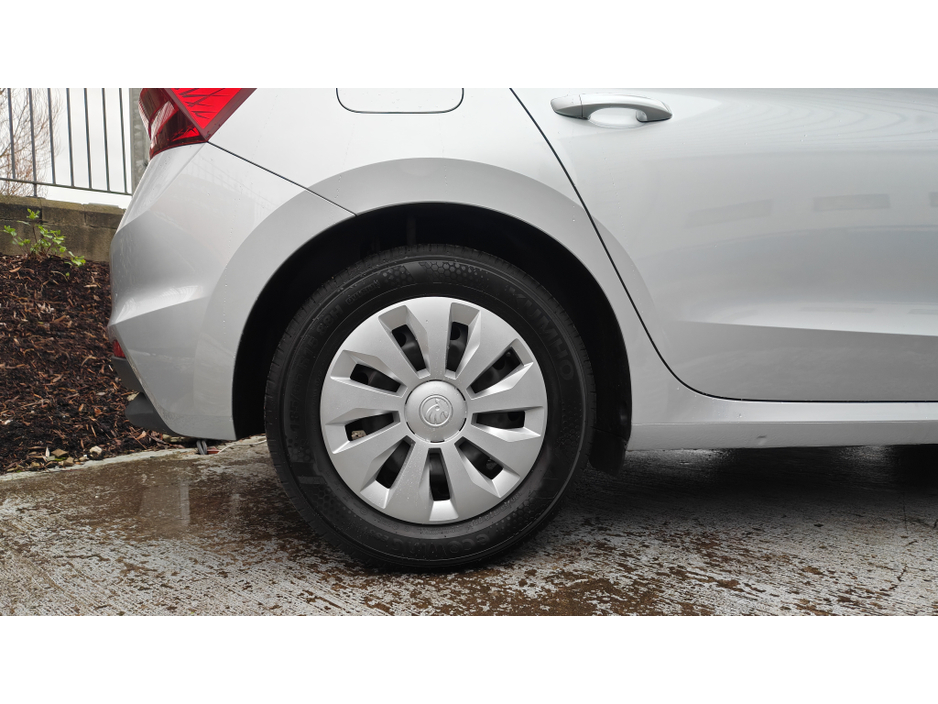 2025 Skoda Fabia ESSENCE 1.0 MPI 80BHP-AS NEW- A/C+REAR PARK ASSIST-LEATHER STEERING WHEEL €21,950