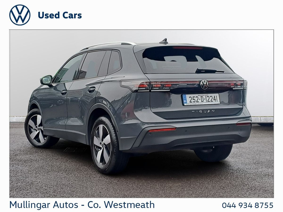 2025 Volkswagen Tiguan - image 3