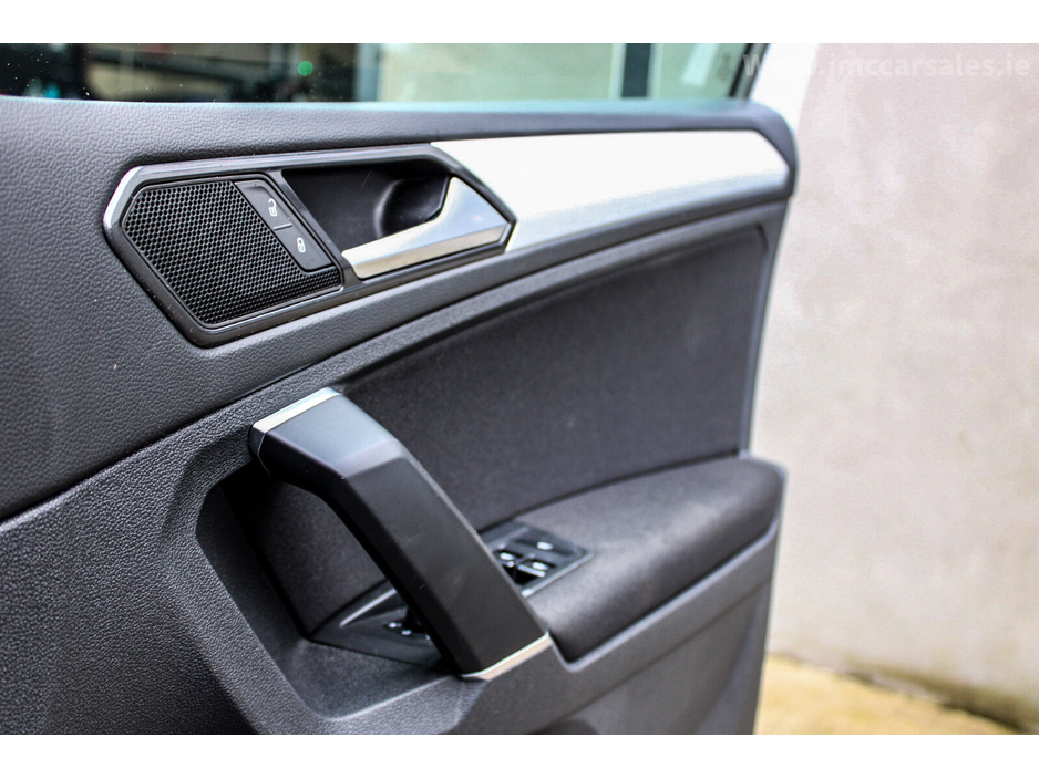 2018 Volkswagen Tiguan - image 16