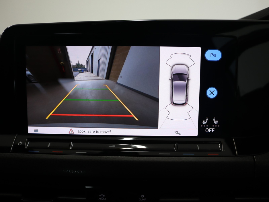 2023 Volkswagen Golf - image 16