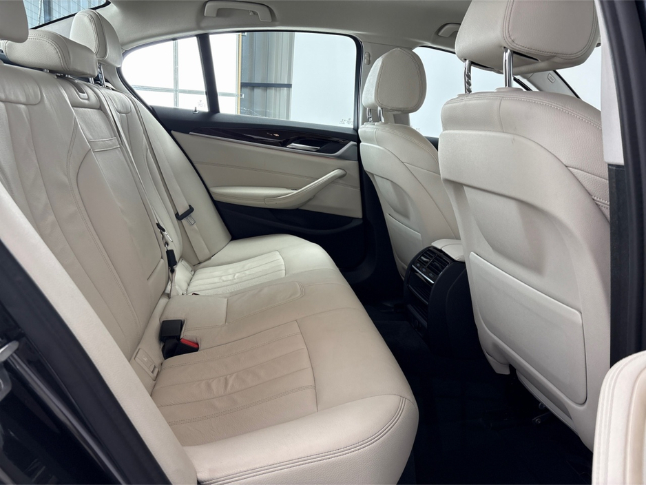2019 BMW 5 Series - image 28