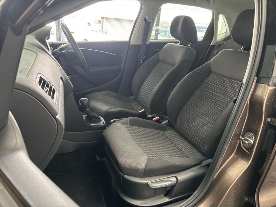 2014 Volkswagen Polo - image 13