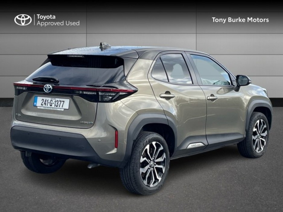 2024 Toyota Yaris Cross - image 2