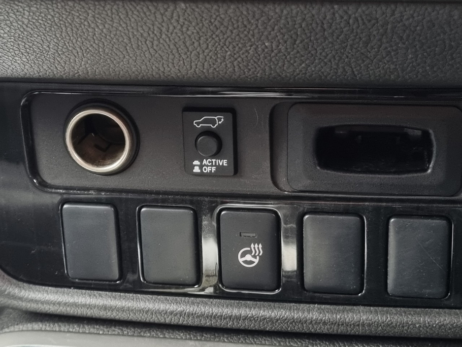 2016 Mitsubishi Outlander - image 23