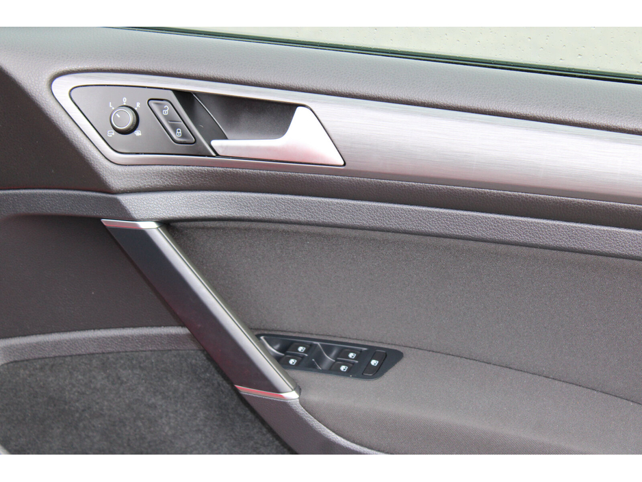 2018 Volkswagen Golf - image 14