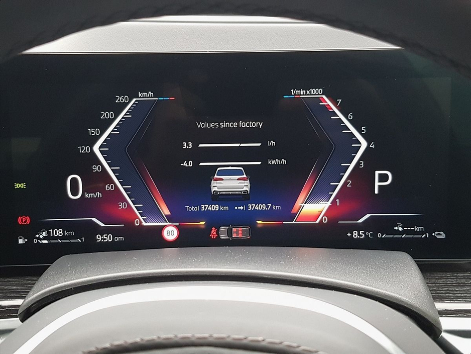 2025 BMW X5 - image 9