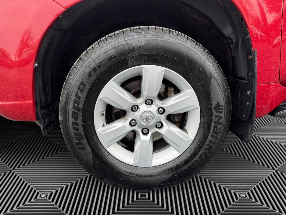 2016 Toyota Landcruiser - image 9