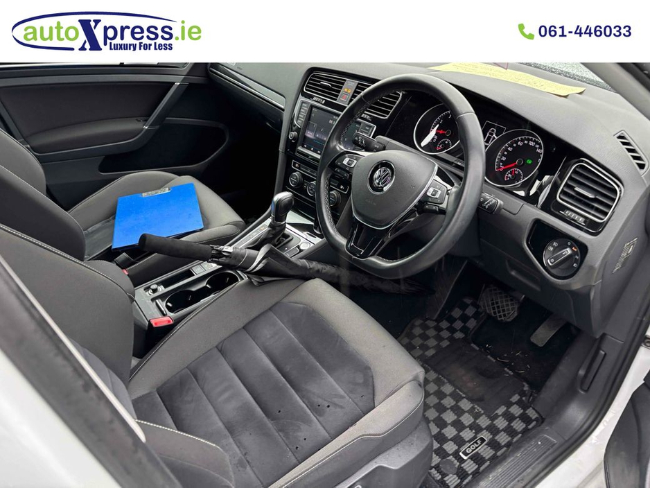 2017 Volkswagen Golf - image 2