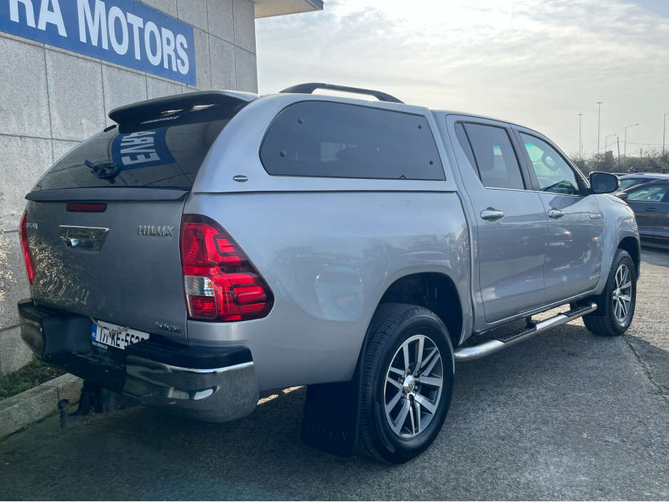 2017 Toyota Hilux - image 4