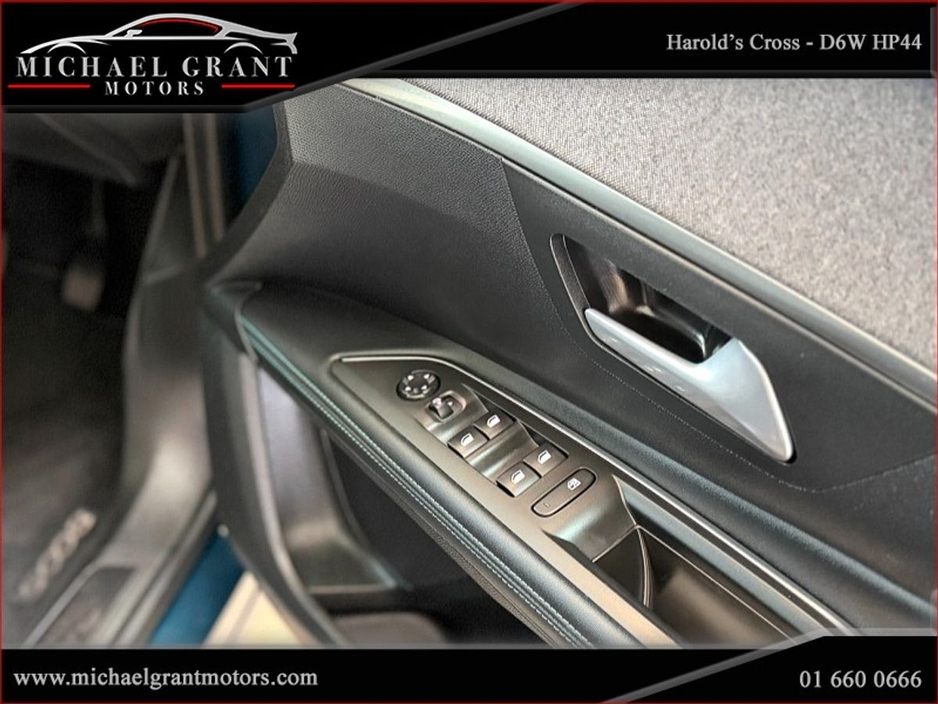 2021 Peugeot 5008 - image 25