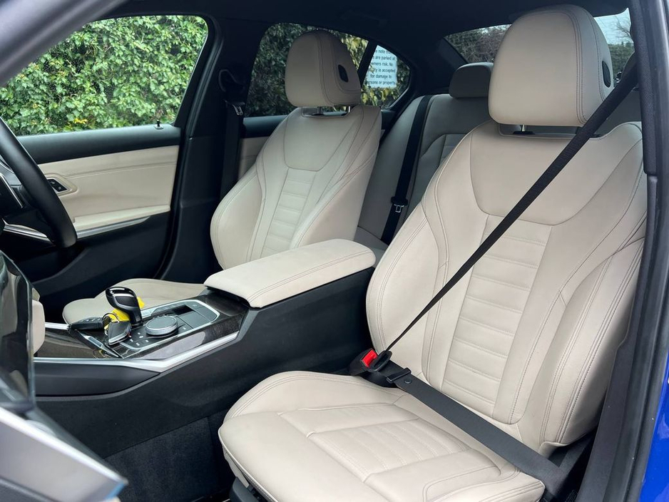 2022 BMW 3 Series - image 6
