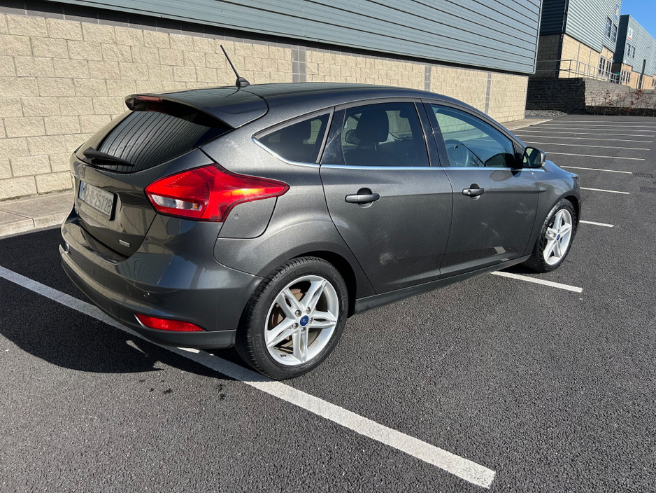 2017 Ford Focus - image 2