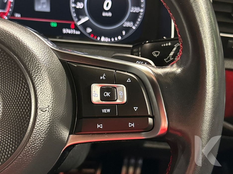 2019 Volkswagen Golf - image 24