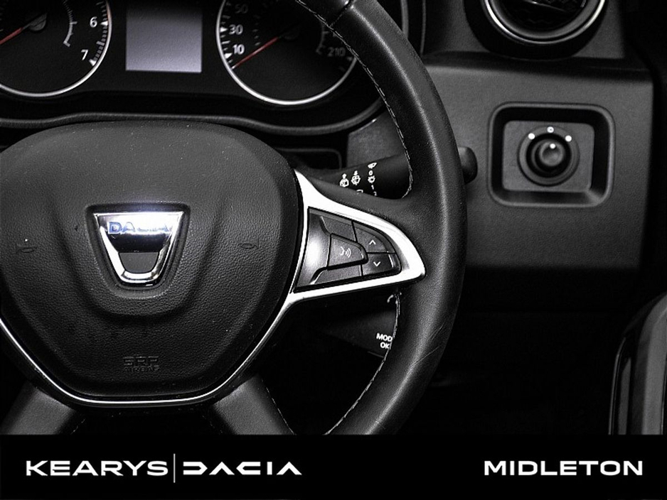 2020 Dacia Duster - image 22