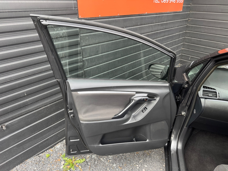 2014 Toyota Corolla Verso - image 19