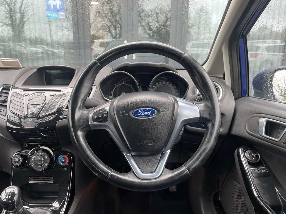 2015 Ford Fiesta - image 9