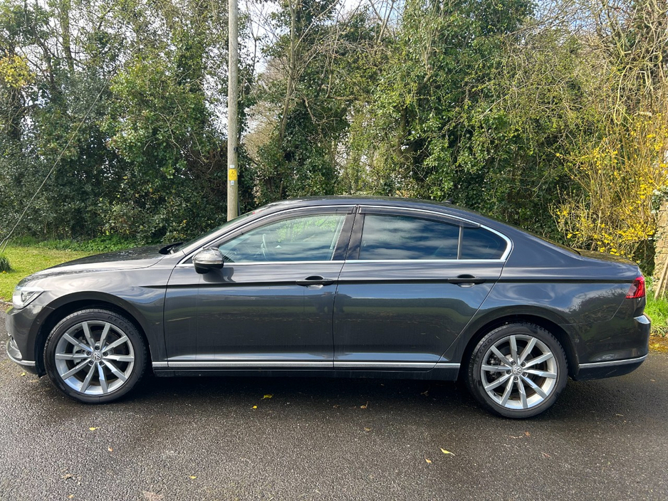 2018 Volkswagen Passat - image 4